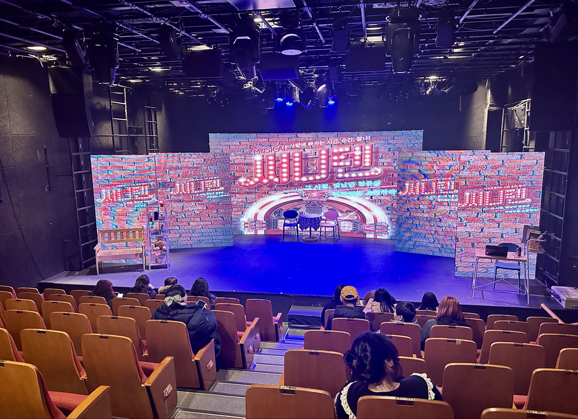 Watch a small theater play with an actor and walk around Daehak-ro 3