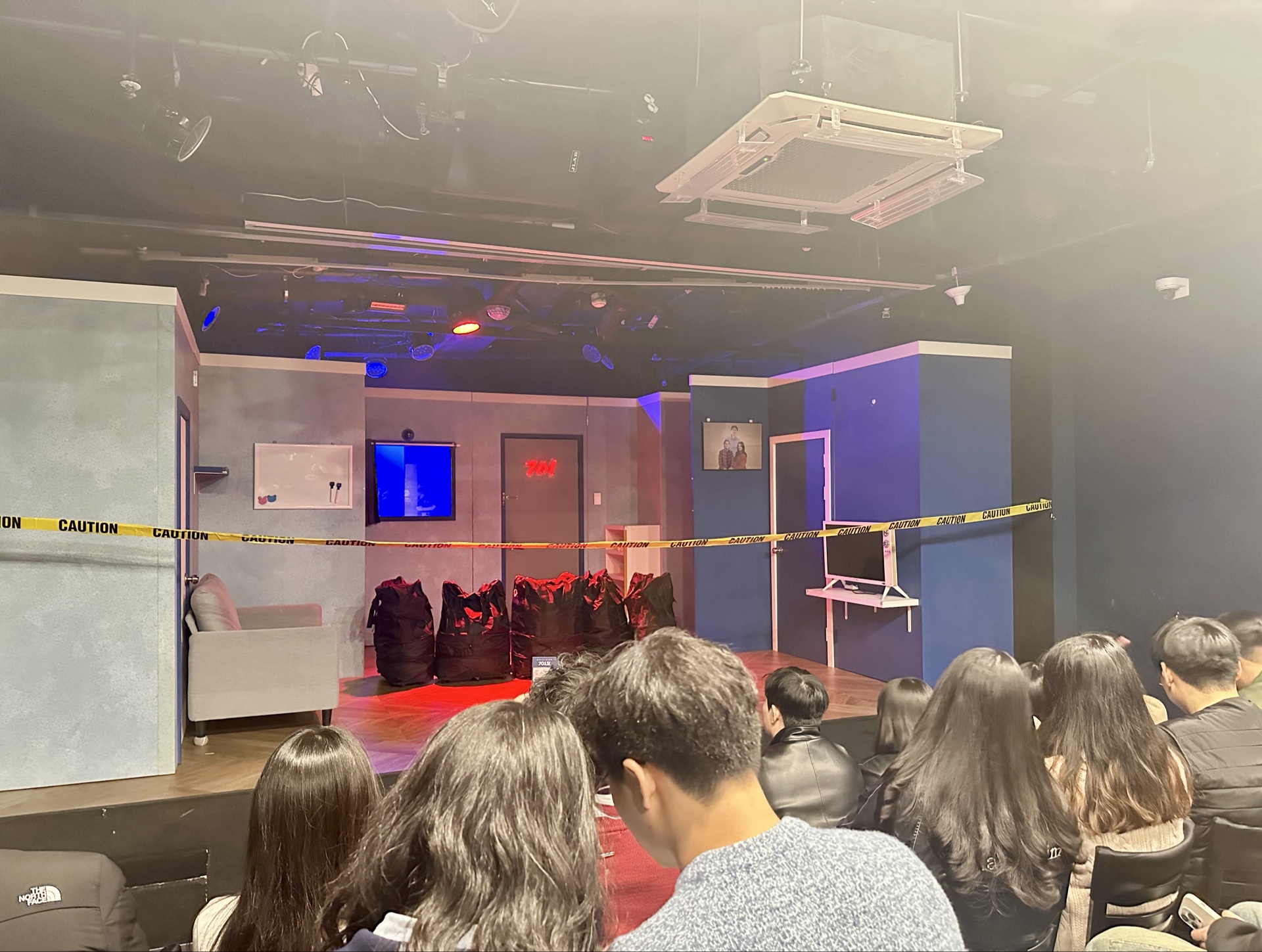 Watch a small theater play with an actor and walk around Daehak-ro 5