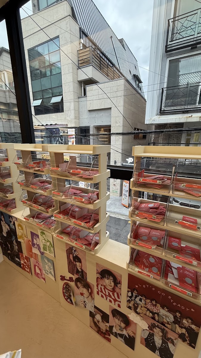 Idol Store Hongdae Branch and K-pop Fan Culture Crawl 3