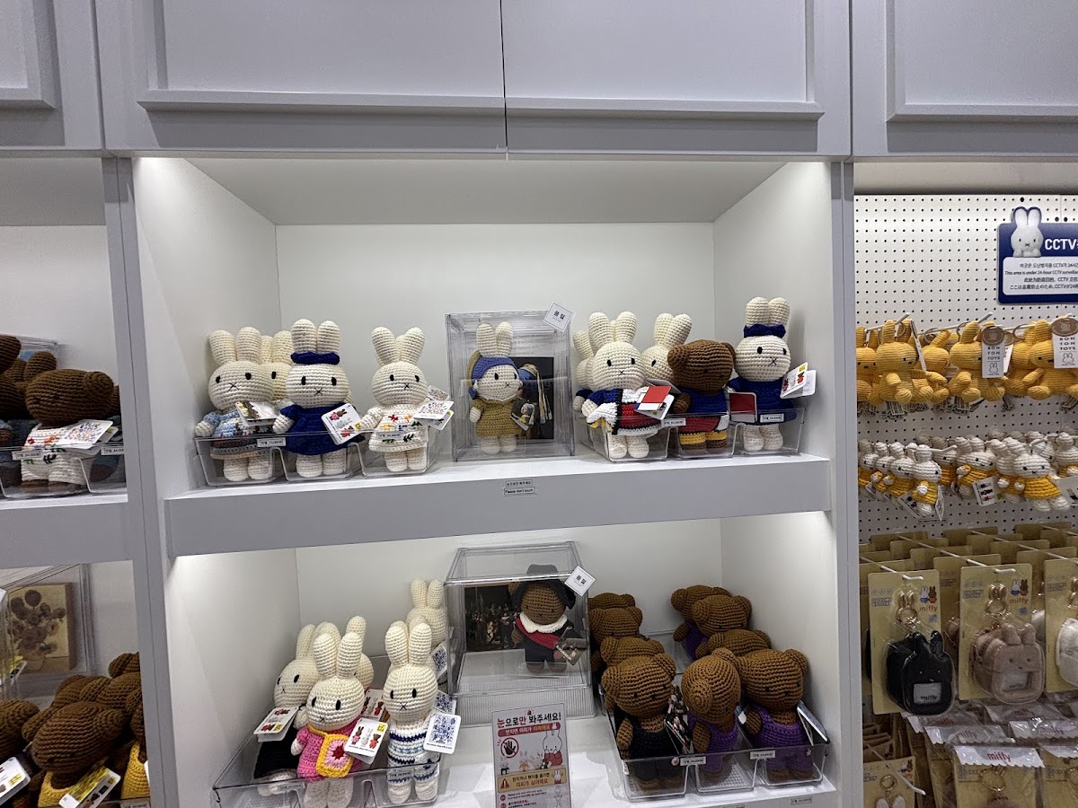 Character Goods & K-Fashion Shopping in Seongsu 2