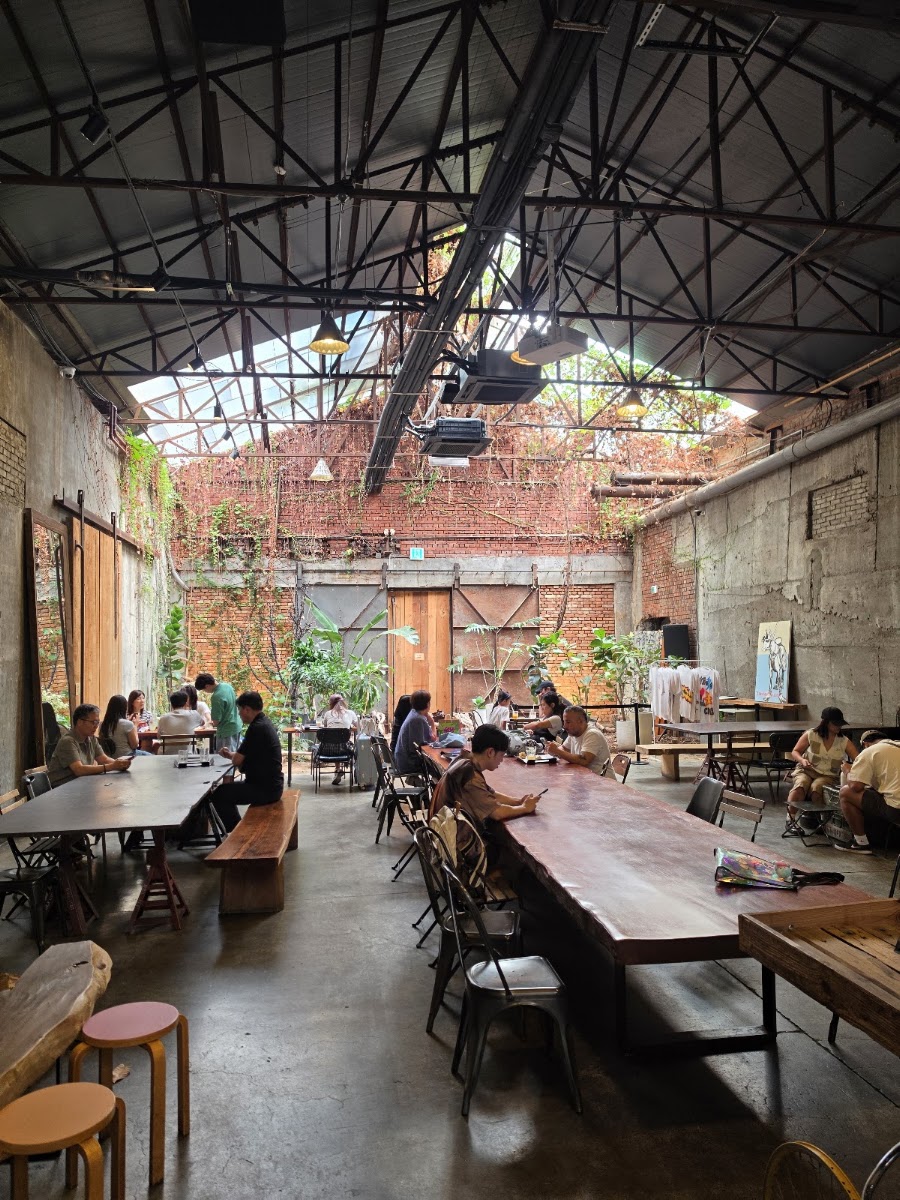 Ttukseom Hangang Park Swimming Pool and Seongsu Industrial-Chic Exploration 3
