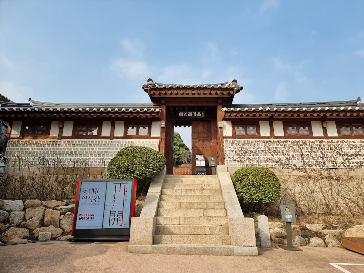 Explore Bukchon: Hanok Heritage and Art 3